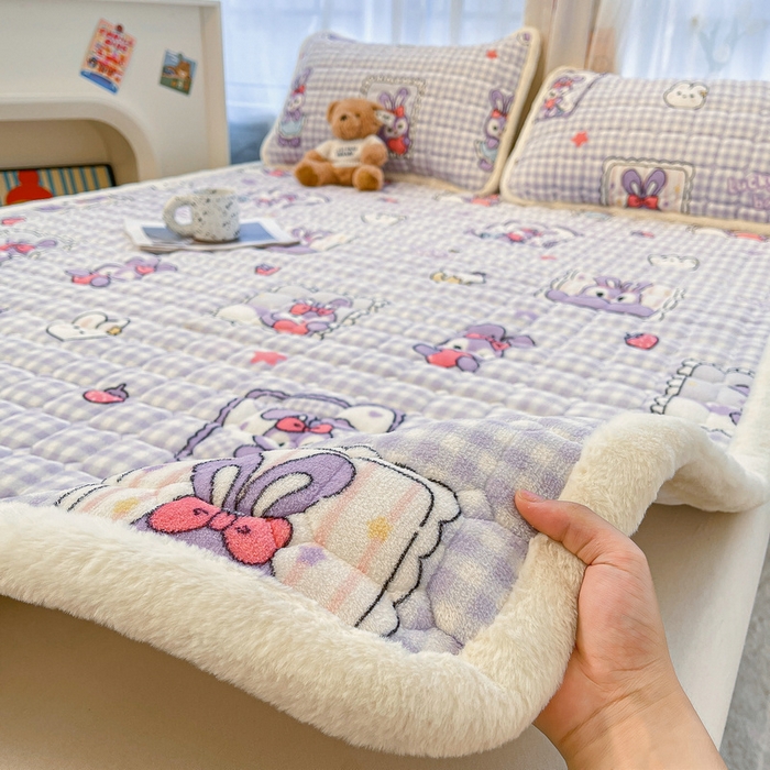 91家纺网 家纺一手货源 找家纺 梵朴 2025新款牛奶绒夹棉床垫床褥加厚珊瑚绒床护垫-印花系列（大床图） 星黛免兔