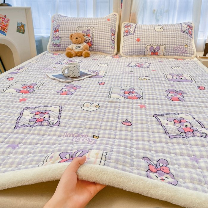 91家纺网 家纺一手货源 找家纺 梵朴 2025新款牛奶绒夹棉床垫床褥加厚珊瑚绒床护垫-印花系列（大床图） 星黛免兔