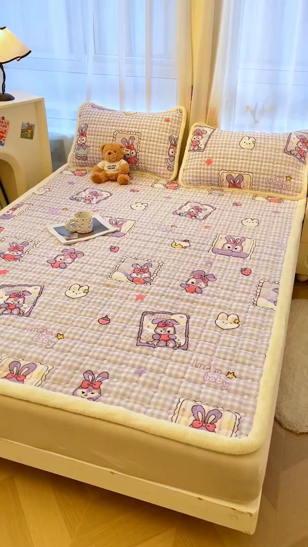 91家纺网 家纺一手货源 找家纺 梵朴 2025新款牛奶绒夹棉床垫床褥加厚珊瑚绒床护垫-印花系列（大床图） 星黛免兔