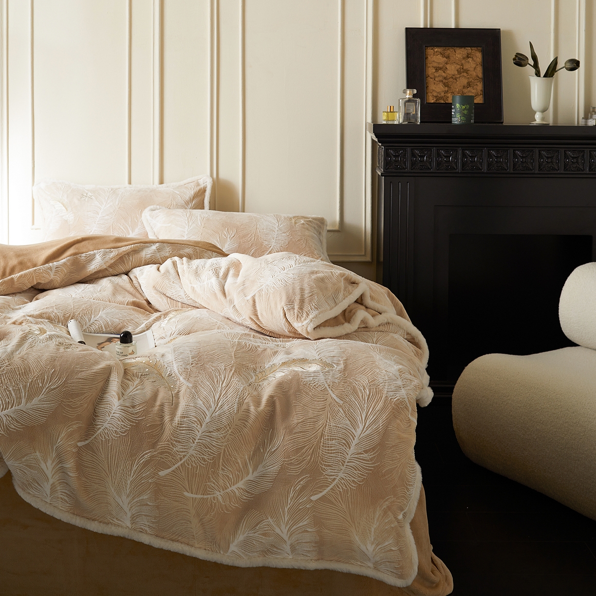 91家纺网 家纺一手货源 找家纺 风向标家纺 2025新款A类立体烂花牛奶绒四件套-羽脉系列（风格一） 轻雕羽脉-慕斯咖