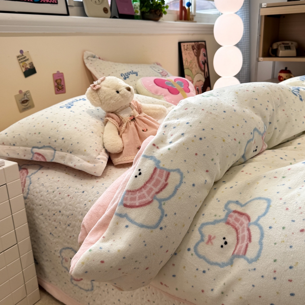 91家纺网 家纺一手货源 找家纺 潘朵拉 2025新款ins风牛奶绒床盖四件套 点点狗