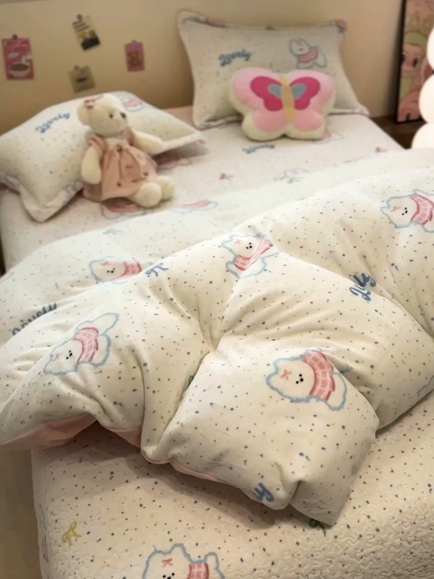 91家纺网 家纺一手货源 找家纺 潘朵拉 2025新款ins风牛奶绒床盖四件套 点点狗