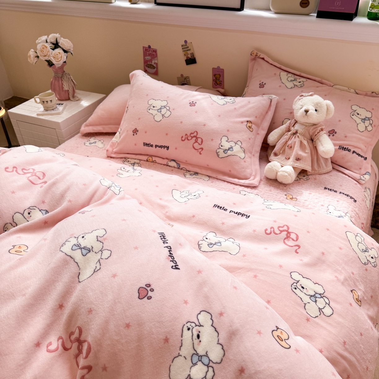 91家纺网 家纺一手货源 找家纺 潘朵拉 2025新款ins风牛奶绒床盖四件套 粉萌宝