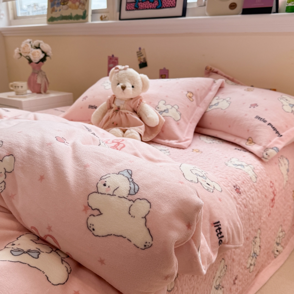 91家纺网 家纺一手货源 找家纺 潘朵拉 2025新款ins风牛奶绒床盖四件套 粉萌宝