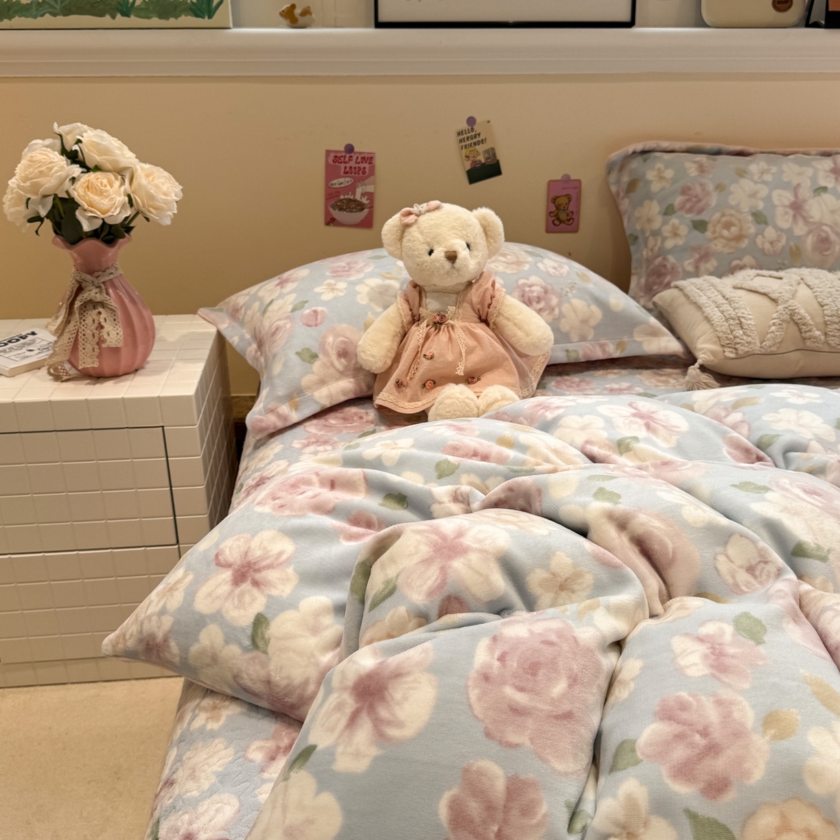 91家纺网 家纺一手货源 找家纺 潘朵拉 2025新款ins风牛奶绒床盖四件套 花漾