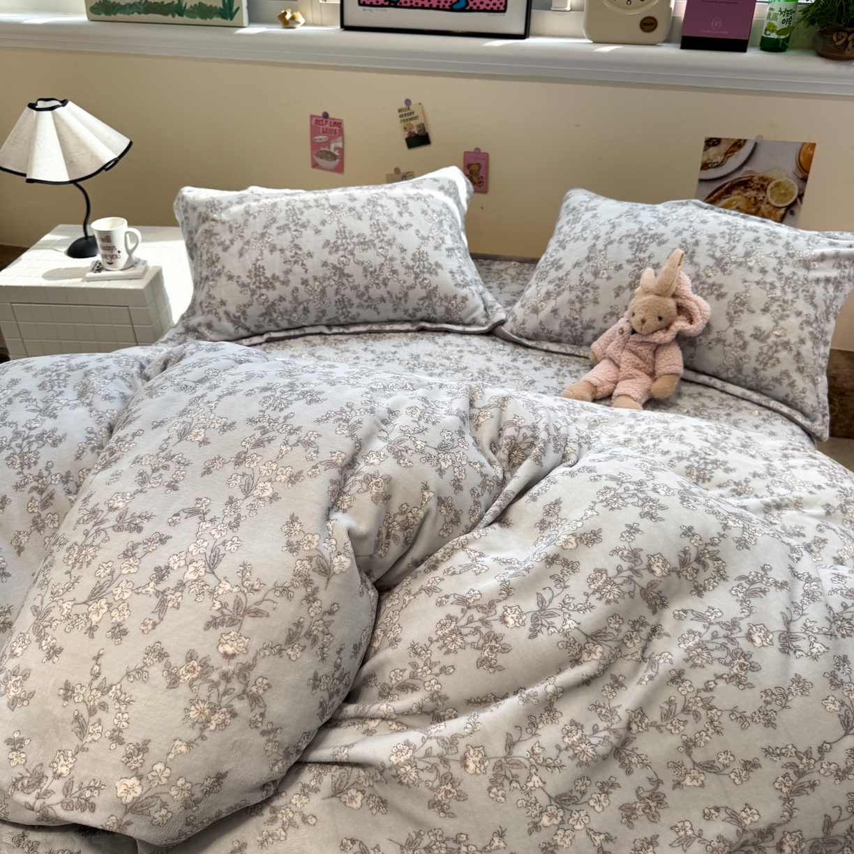 91家纺网 家纺一手货源 找家纺 潘朵拉 2025新款ins风牛奶绒床盖四件套 墨莲