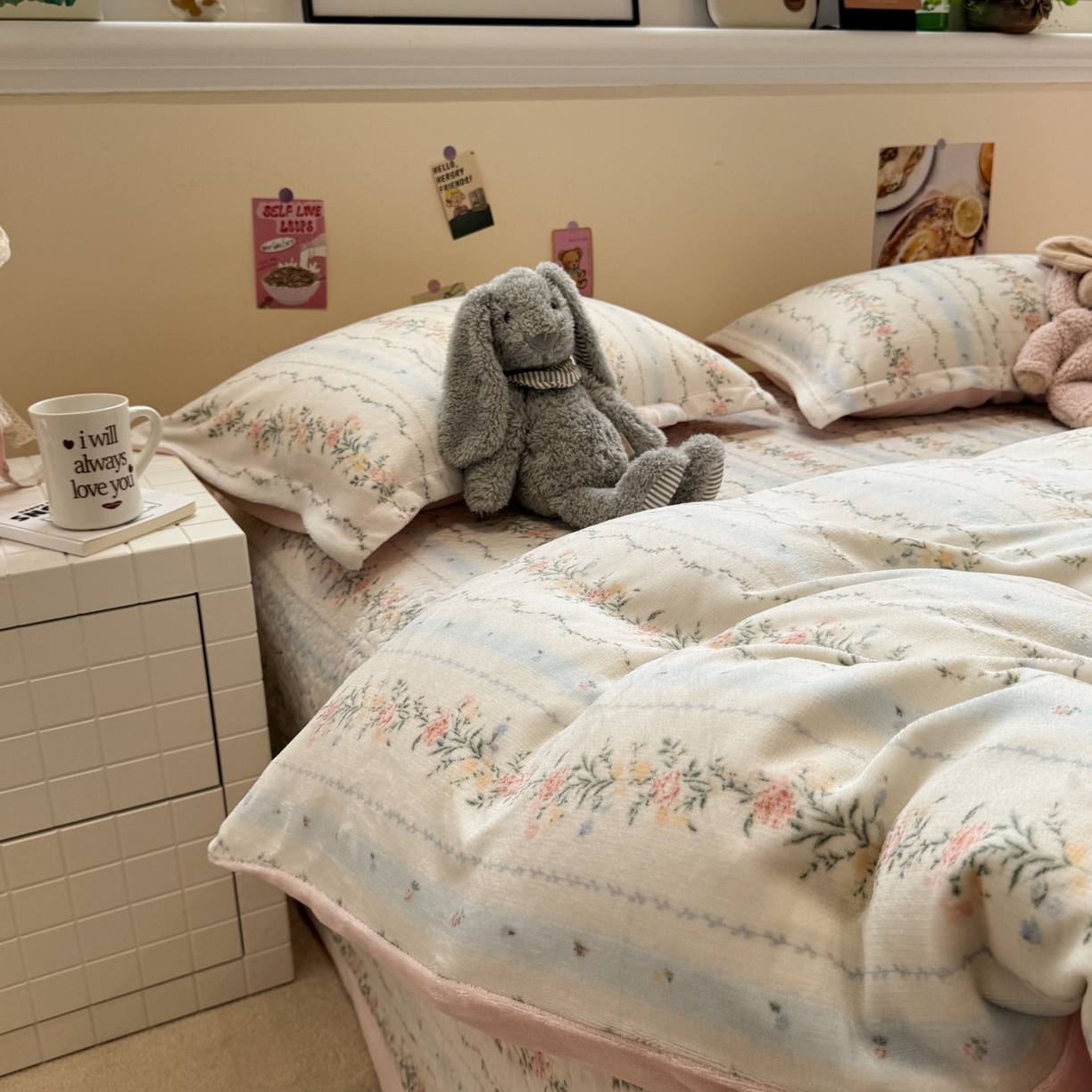 91家纺网 家纺一手货源 找家纺 潘朵拉 2025新款ins风牛奶绒床盖四件套 山茶予你