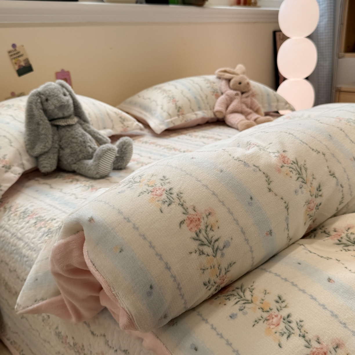 91家纺网 家纺一手货源 找家纺 潘朵拉 2025新款ins风牛奶绒床盖四件套 山茶予你