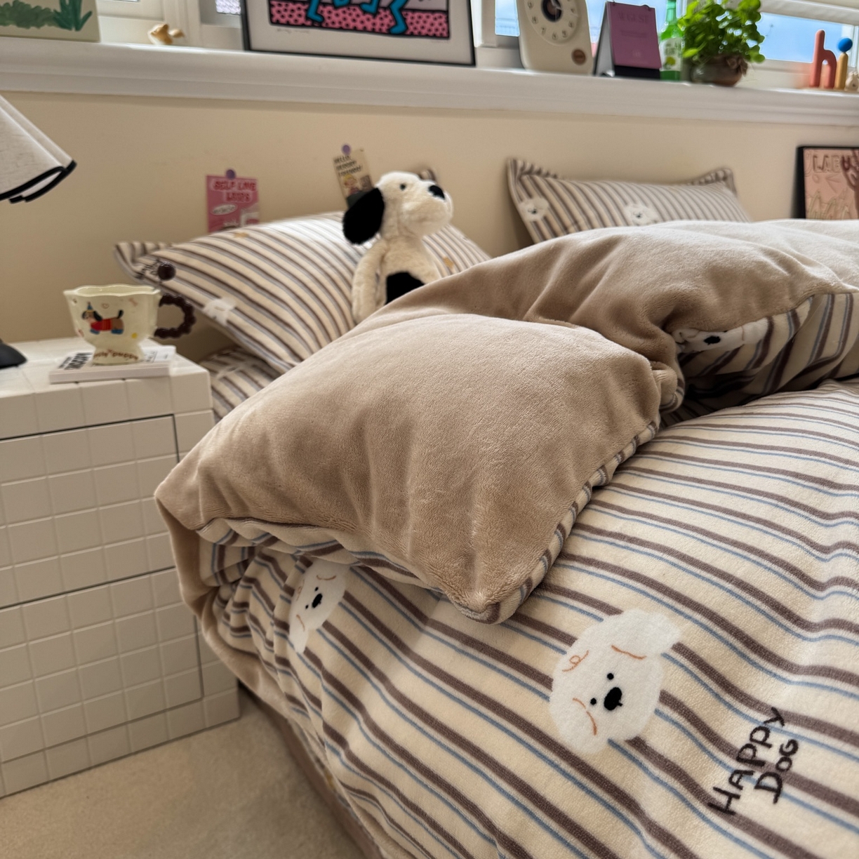 91家纺网 家纺一手货源 找家纺 潘朵拉 2025新款ins风牛奶绒床盖四件套 条纹狗