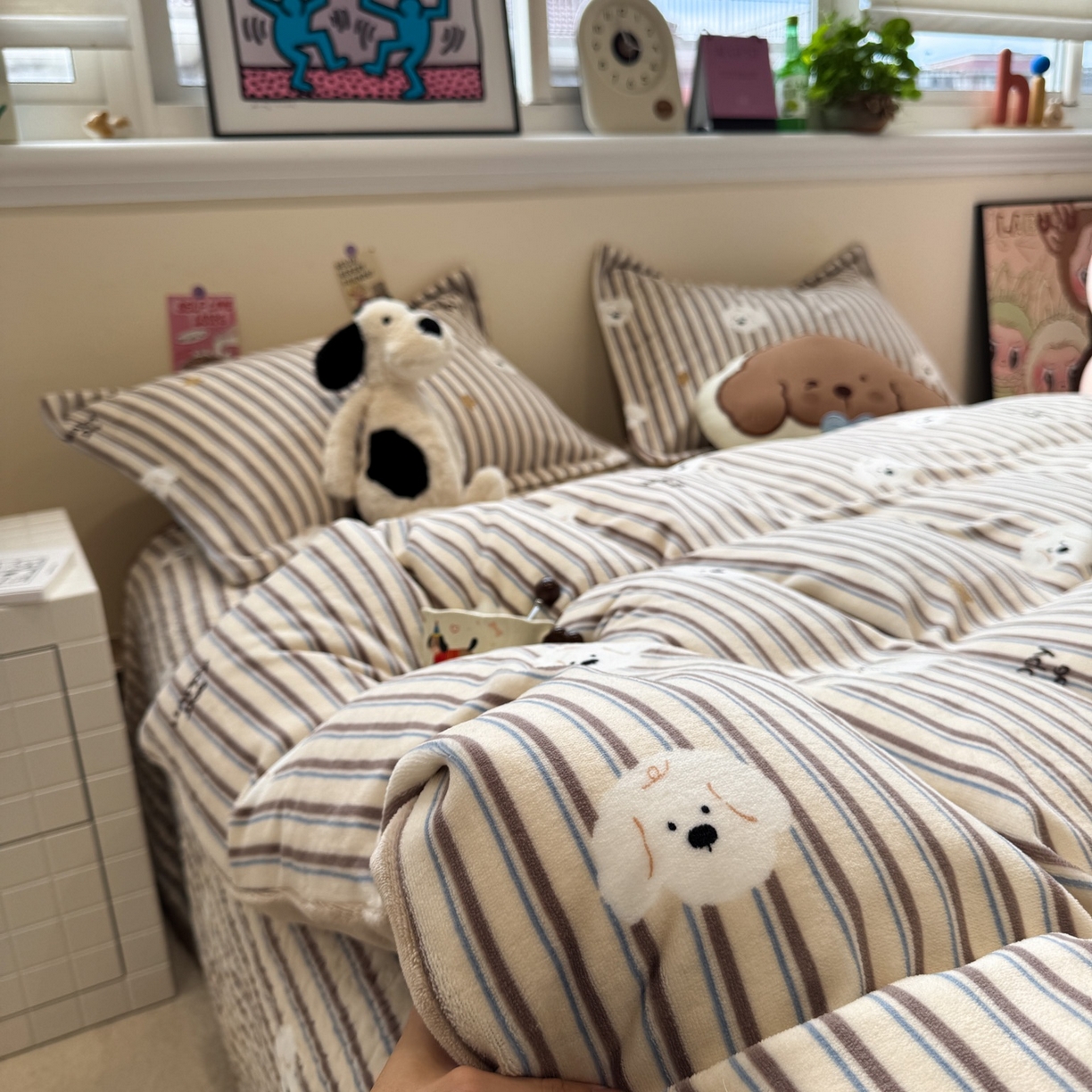 91家纺网 家纺一手货源 找家纺 潘朵拉 2025新款ins风牛奶绒床盖四件套 条纹狗