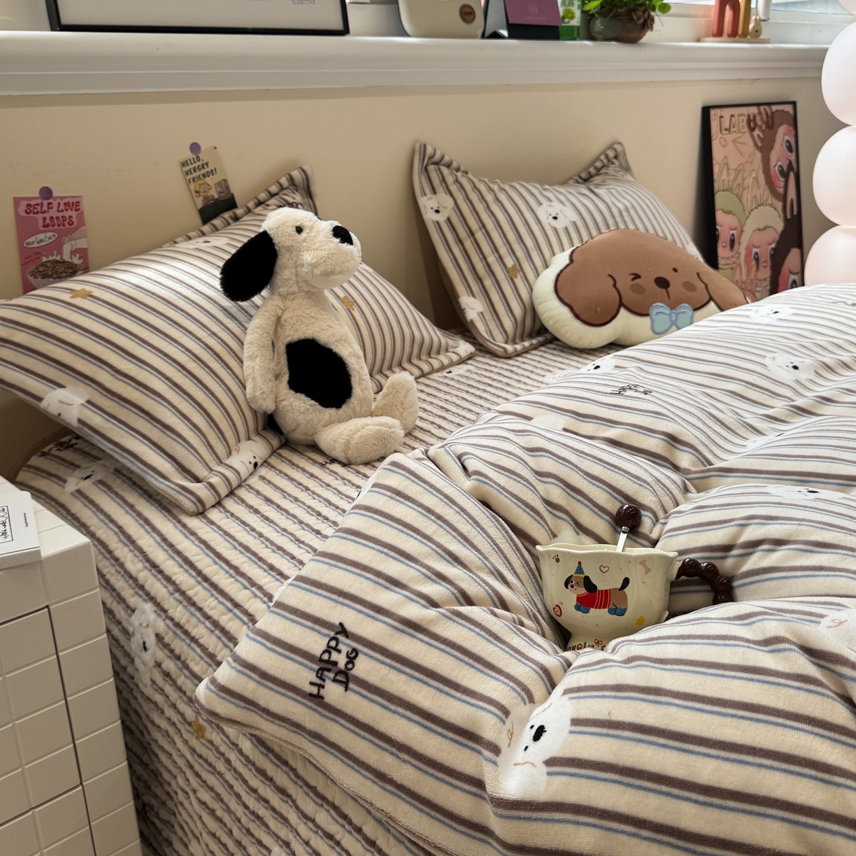 91家纺网 家纺一手货源 找家纺 潘朵拉 2025新款ins风牛奶绒床盖四件套 条纹狗