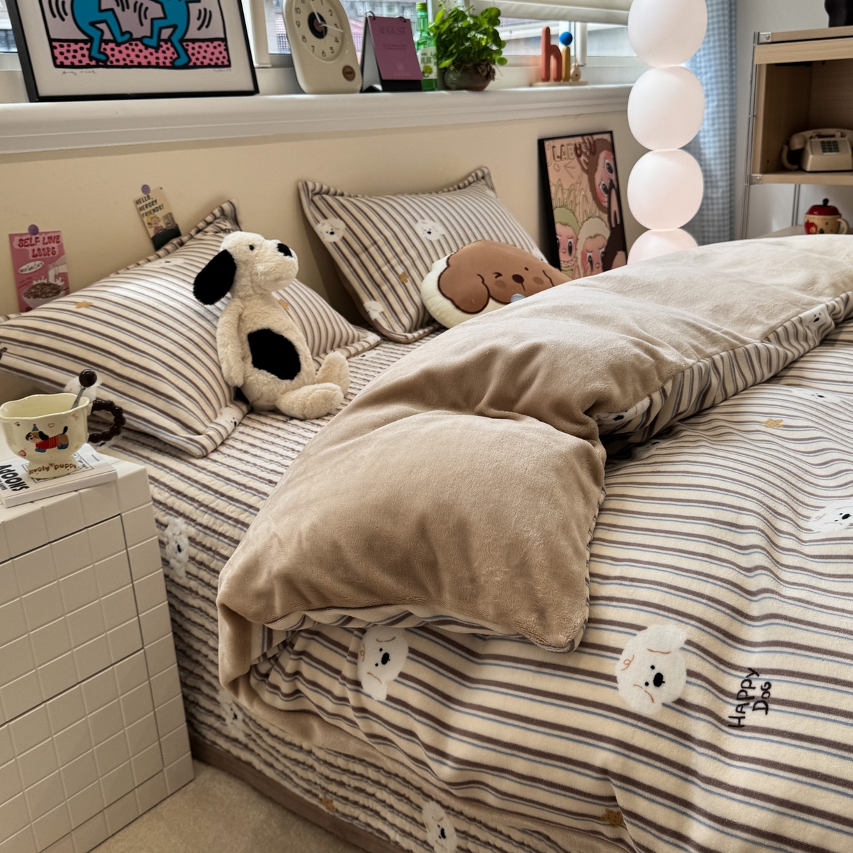 91家纺网 家纺一手货源 找家纺 潘朵拉 2025新款ins风牛奶绒床盖四件套 条纹狗