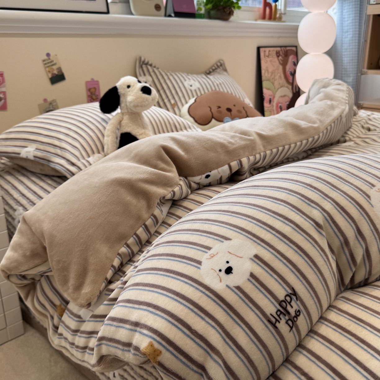 91家纺网 家纺一手货源 找家纺 潘朵拉 2025新款ins风牛奶绒床盖四件套 条纹狗