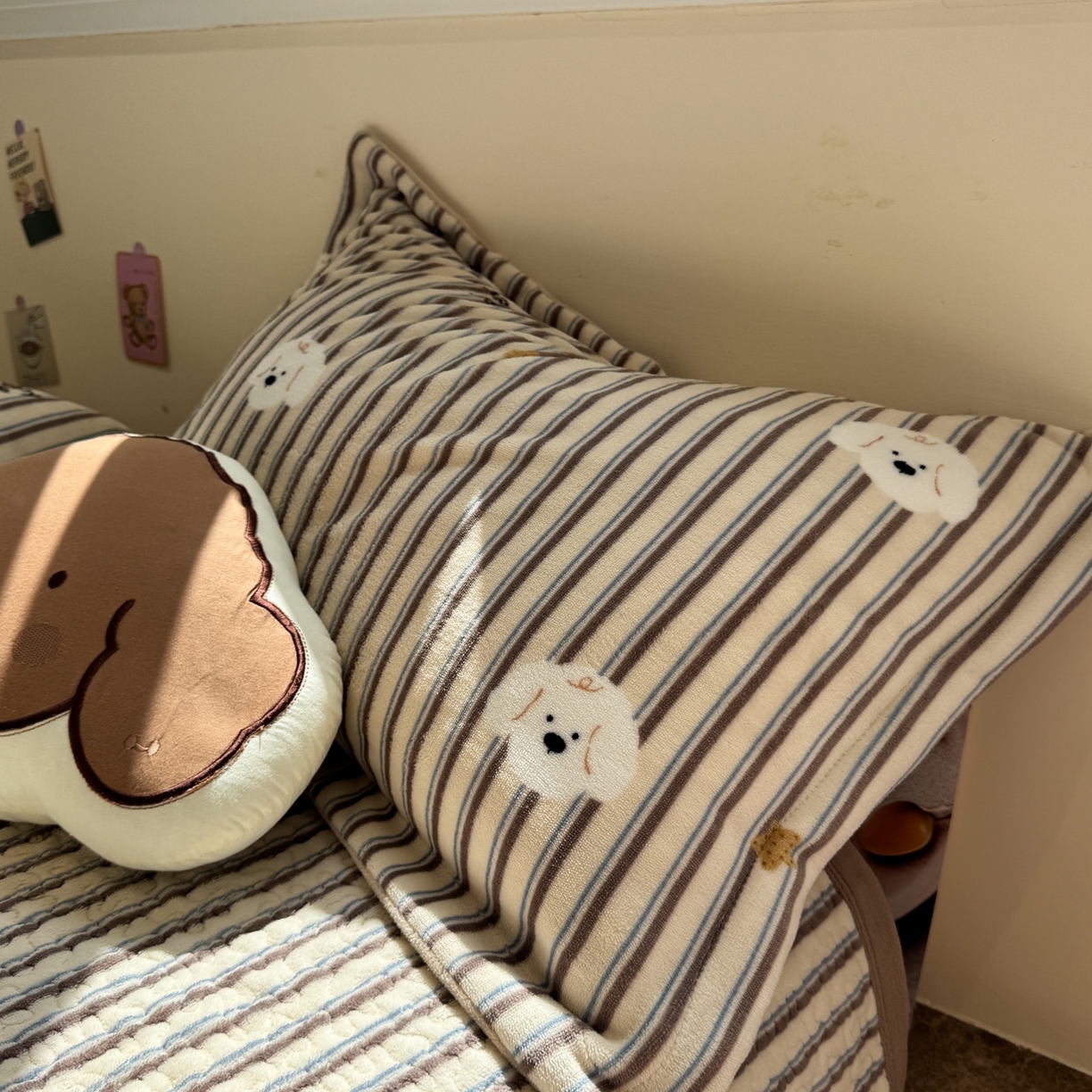 91家纺网 家纺一手货源 找家纺 潘朵拉 2025新款ins风牛奶绒床盖四件套 条纹狗