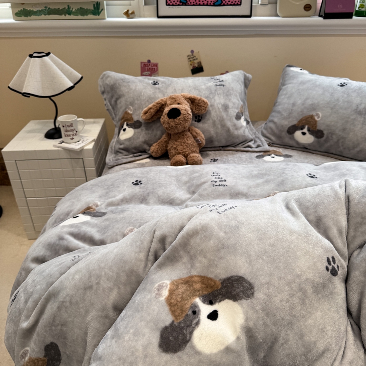 91家纺网 家纺一手货源 找家纺 潘朵拉 2025新款ins风牛奶绒床盖四件套 小狗杰西