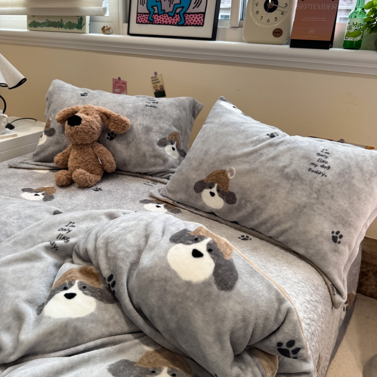 91家纺网 家纺一手货源 找家纺 潘朵拉 2025新款ins风牛奶绒床盖四件套 小狗杰西