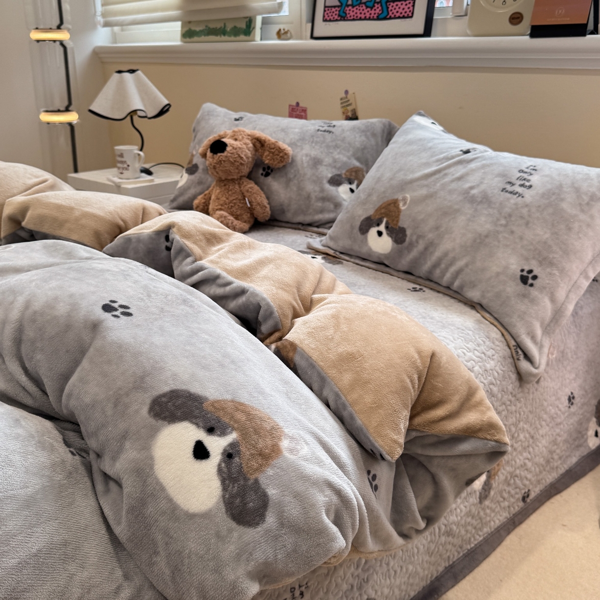 91家纺网 家纺一手货源 找家纺 潘朵拉 2025新款ins风牛奶绒床盖四件套 小狗杰西