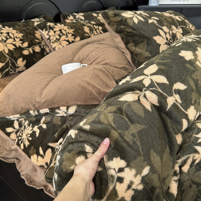 91家纺网 家纺一手货源 找家纺 （总）梵克保罗 2025秋冬新款直播热卖高克重加厚轻奢法式獭兔毛绒牛奶绒美拉德风被套