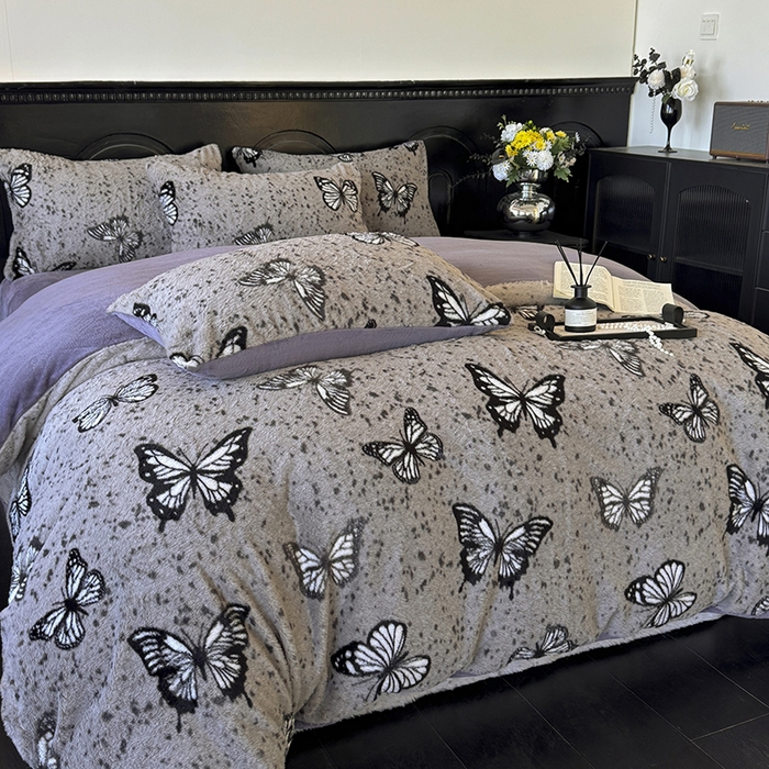 91家纺网 家纺一手货源 找家纺 梵克保罗 2025秋冬新款直播热卖高克重加厚轻奢法式獭兔毛绒牛奶绒美拉德风被套 蝶影