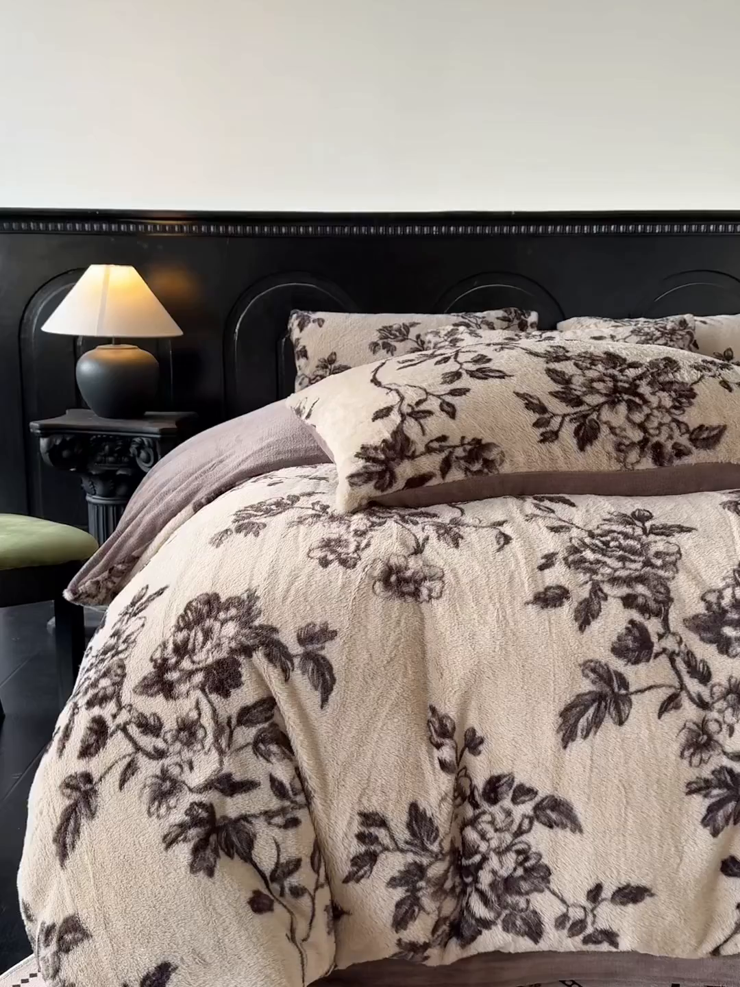 91家纺网 家纺一手货源 找家纺 梵克保罗 2025秋冬新款直播热卖高克重加厚轻奢法式獭兔毛绒牛奶绒美拉德风被套 繁花