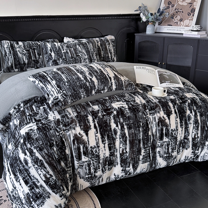 91家纺网 家纺一手货源 找家纺 梵克保罗 2025秋冬新款直播热卖高克重加厚轻奢法式獭兔毛绒牛奶绒美拉德风被套 黑白