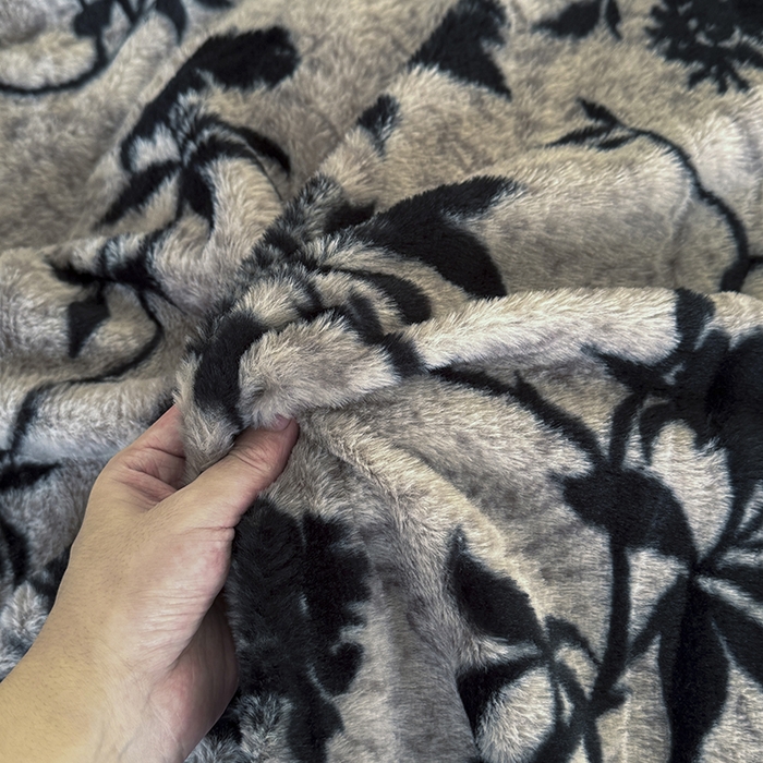 91家纺网 家纺一手货源 找家纺 梵克保罗 2025秋冬新款直播热卖高克重加厚轻奢法式獭兔毛绒牛奶绒美拉德风被套 花间灰