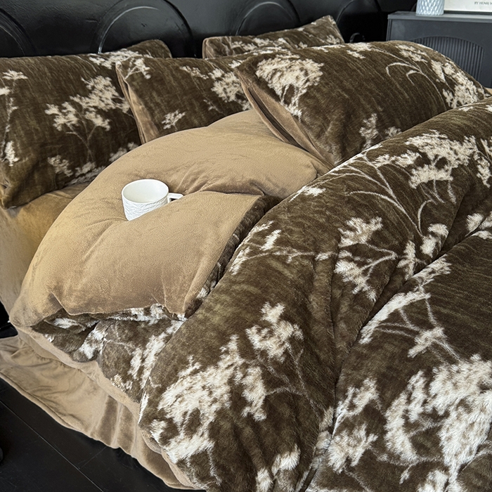 91家纺网 家纺一手货源 找家纺 梵克保罗 2025秋冬新款直播热卖高克重加厚轻奢法式獭兔毛绒牛奶绒美拉德风被套 花影