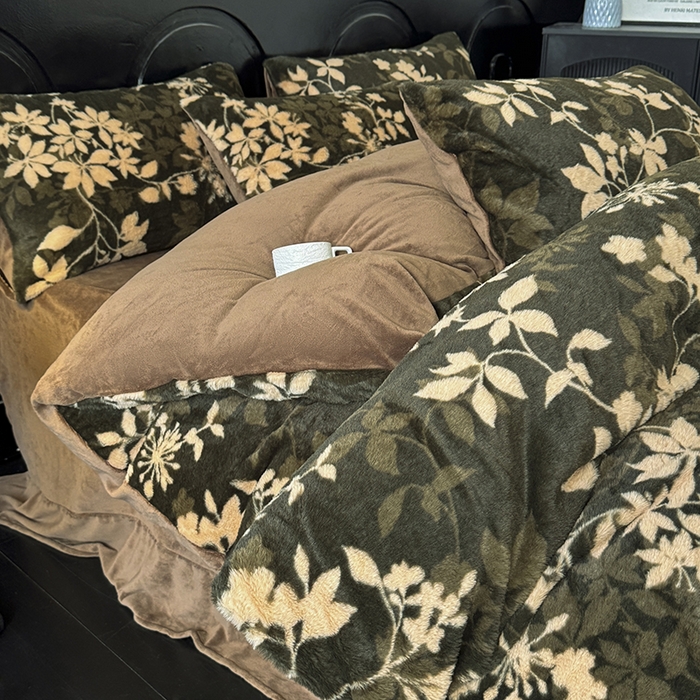 91家纺网 家纺一手货源 找家纺 梵克保罗 2025秋冬新款直播热卖高克重加厚轻奢法式獭兔毛绒牛奶绒美拉德风被套 花枝