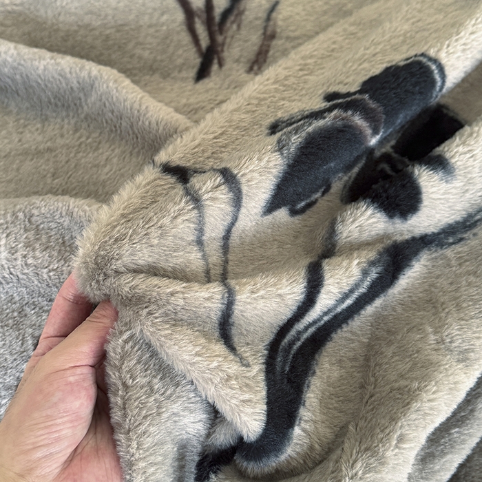 91家纺网 家纺一手货源 找家纺 梵克保罗 2025秋冬新款直播热卖高克重加厚轻奢法式獭兔毛绒牛奶绒美拉德风被套 卉兰