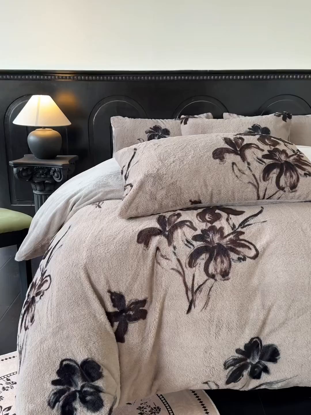 91家纺网 家纺一手货源 找家纺 梵克保罗 2025秋冬新款直播热卖高克重加厚轻奢法式獭兔毛绒牛奶绒美拉德风被套 卉兰