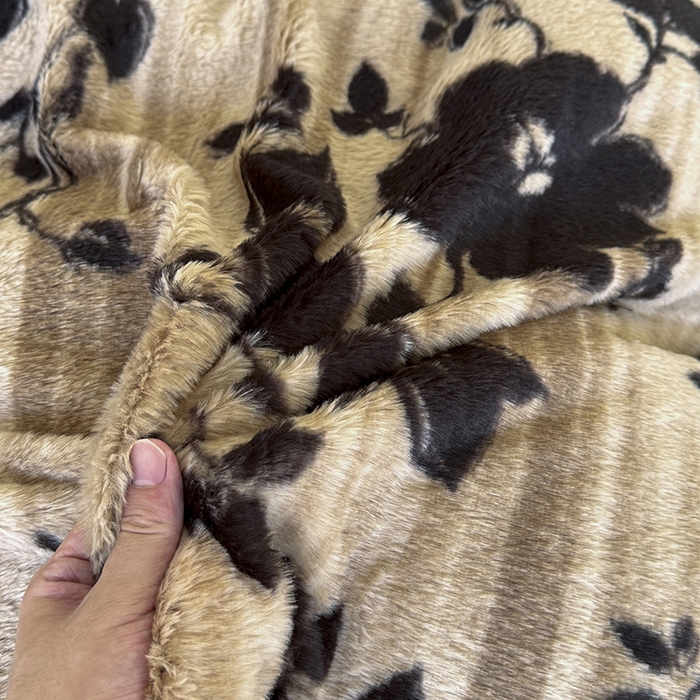 91家纺网 家纺一手货源 找家纺 梵克保罗 2025秋冬新款直播热卖高克重加厚轻奢法式獭兔毛绒牛奶绒美拉德风被套 绿野