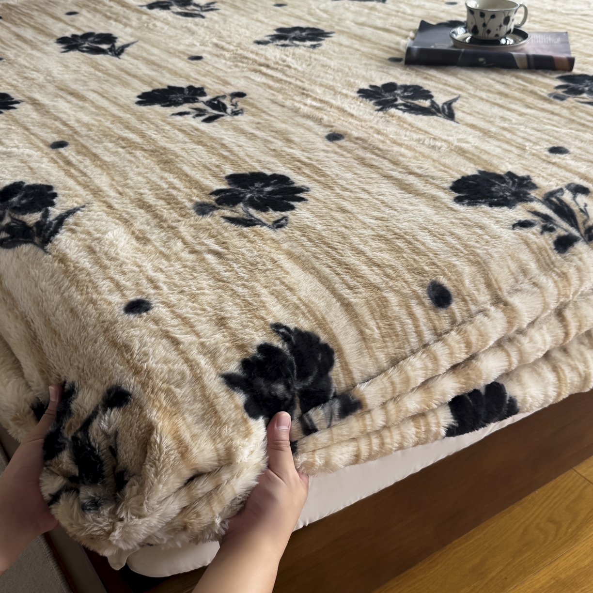 91家纺网 家纺一手货源 找家纺 新印象 2025新款兔毛绒保暖床笠系列 兔毛绒--蔓朵