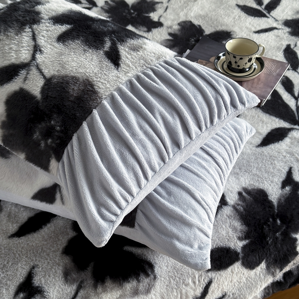 91家纺网 家纺一手货源 找家纺 新印象 2025新款兔毛绒保暖床笠系列 兔毛绒-奥丽加朵