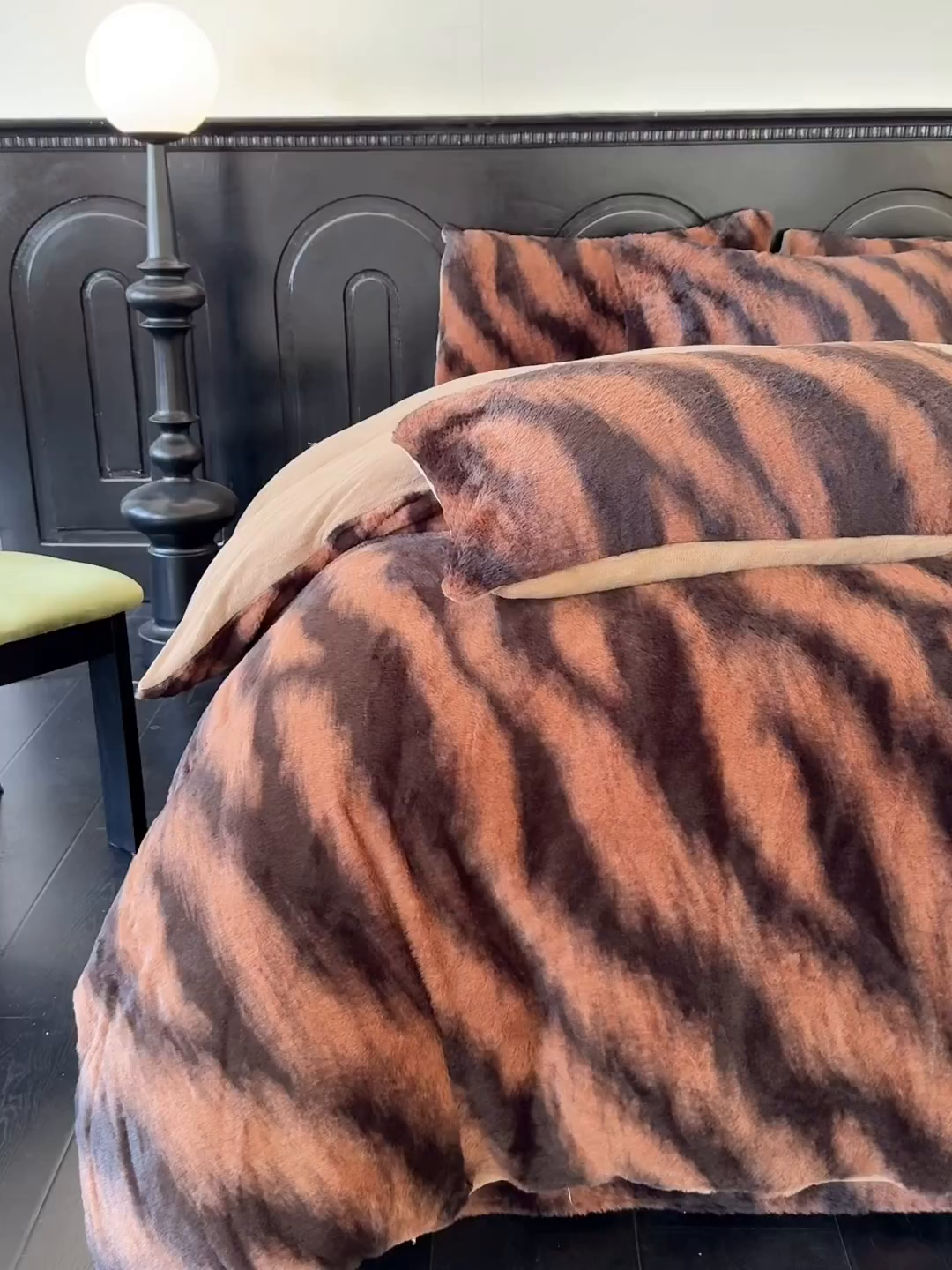 91家纺网 家纺一手货源 找家纺 梵克保罗 2025秋冬新款直播热卖高克重加厚轻奢法式獭兔毛绒牛奶绒美拉德风被套 棕野