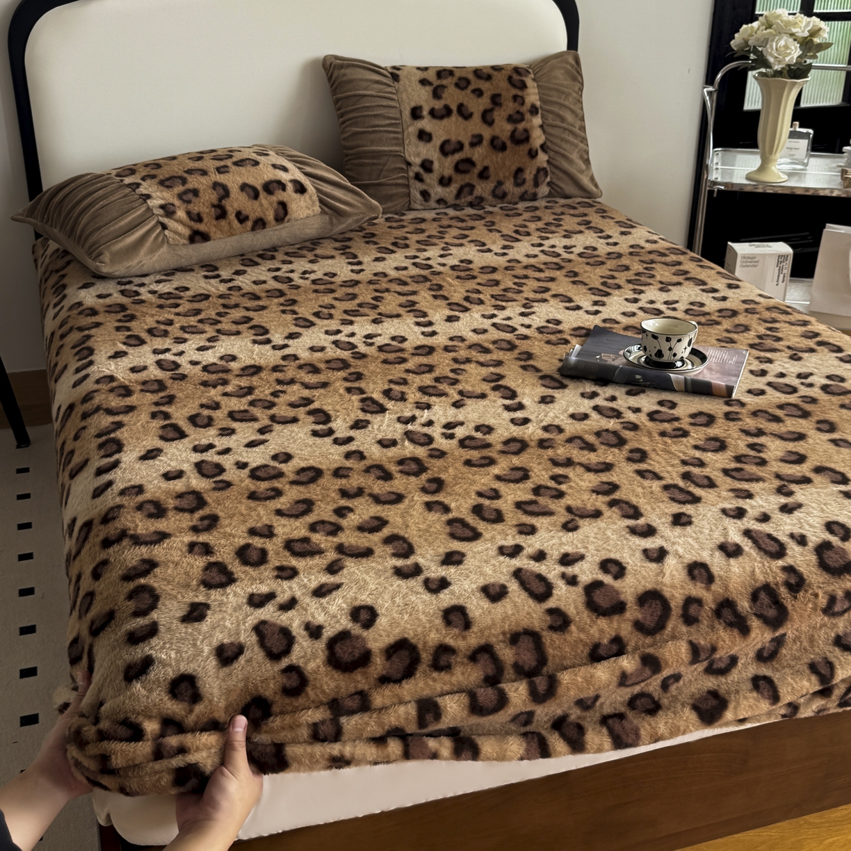 91家纺网 家纺一手货源 找家纺 新印象 2025新款兔毛绒保暖床笠系列 兔毛绒-豹纹