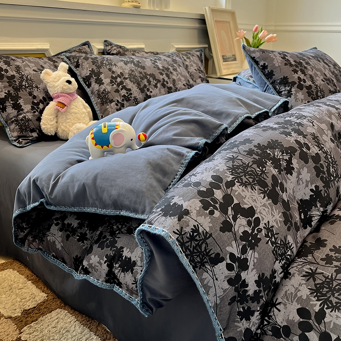 91家纺网 家纺一手货源 找家纺 吉象家纺 2025新款全棉磨毛三角针贝壳边印花四件套 墨染