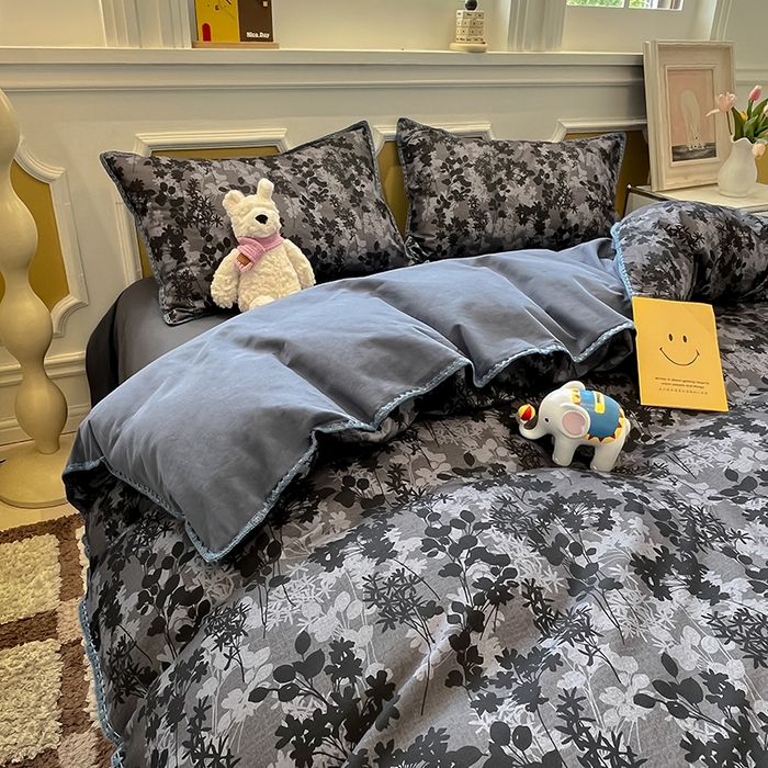 91家纺网 家纺一手货源 找家纺 吉象家纺 2025新款全棉磨毛三角针贝壳边印花四件套 墨染