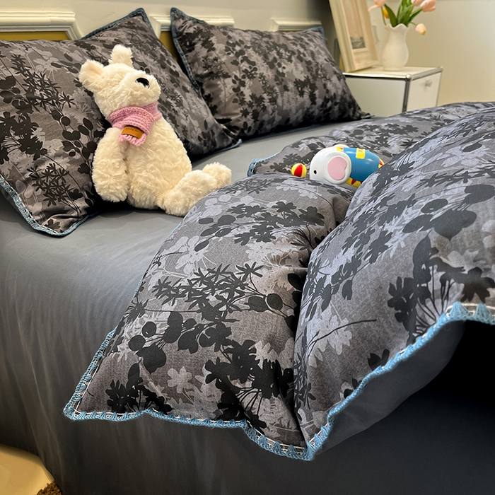 91家纺网 家纺一手货源 找家纺 吉象家纺 2025新款全棉磨毛三角针贝壳边印花四件套 墨染