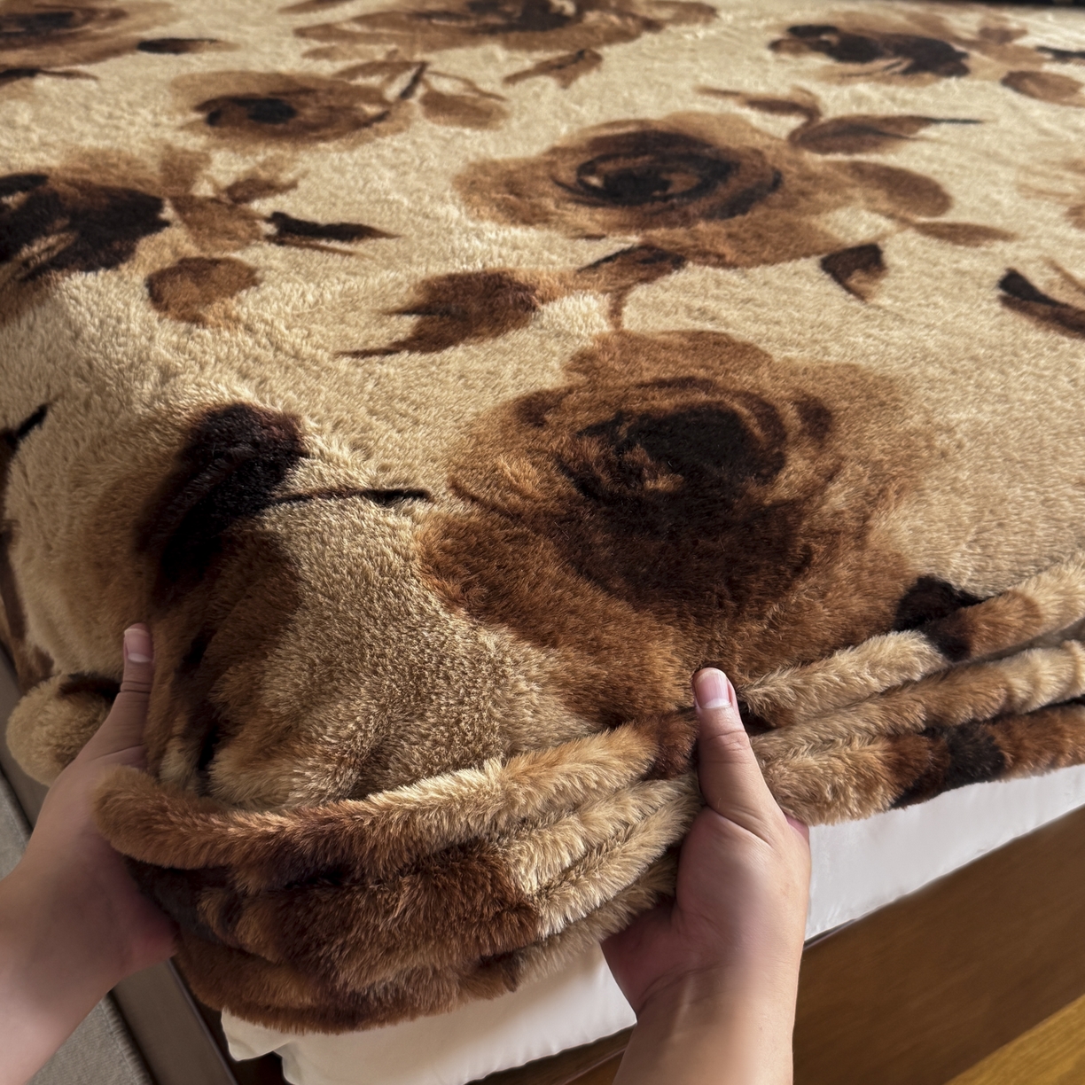 91家纺网 家纺一手货源 找家纺 新印象 2025新款兔毛绒保暖床笠系列 兔毛绒-花优