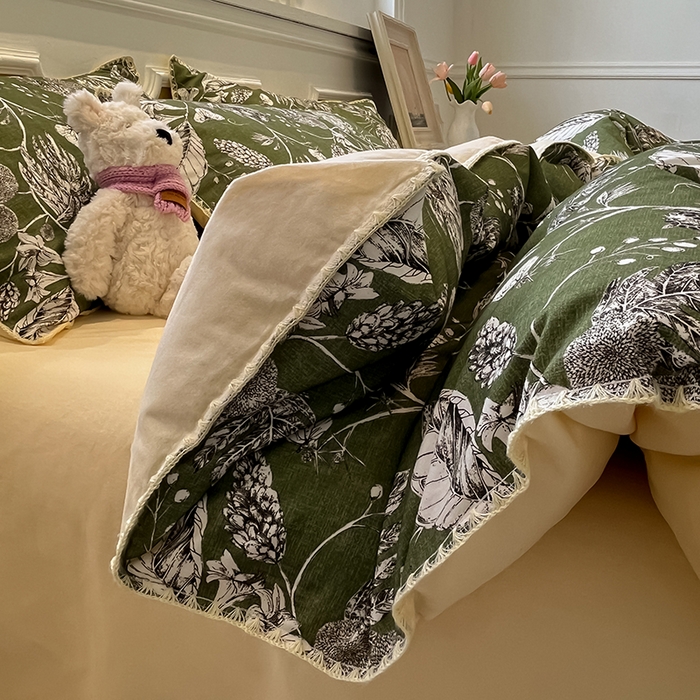 91家纺网 家纺一手货源 找家纺 吉象家纺 2025新款全棉磨毛三角针贝壳边印花四件套 浅夏 -绿