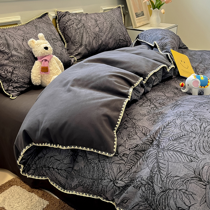 91家纺网 家纺一手货源 找家纺 吉象家纺 2025新款全棉磨毛三角针贝壳边印花四件套 清浅