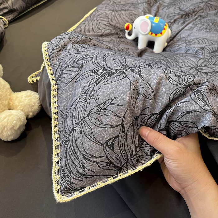 91家纺网 家纺一手货源 找家纺 吉象家纺 2025新款全棉磨毛三角针贝壳边印花四件套 清浅