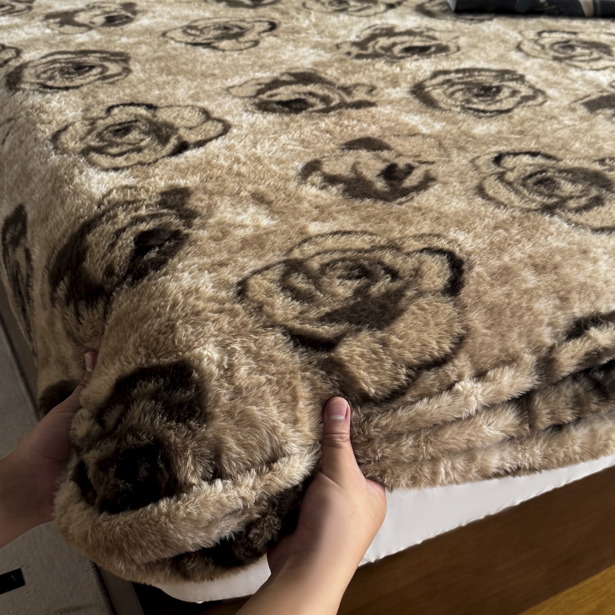 91家纺网 家纺一手货源 找家纺 新印象 2025新款兔毛绒保暖床笠系列 兔毛绒-梦露