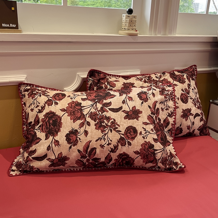 91家纺网 家纺一手货源 找家纺 吉象家纺 2025新款全棉磨毛三角针贝壳边印花四件套 薰染 -红