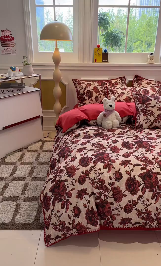 91家纺网 家纺一手货源 找家纺 吉象家纺 2025新款全棉磨毛三角针贝壳边印花四件套 薰染 -红