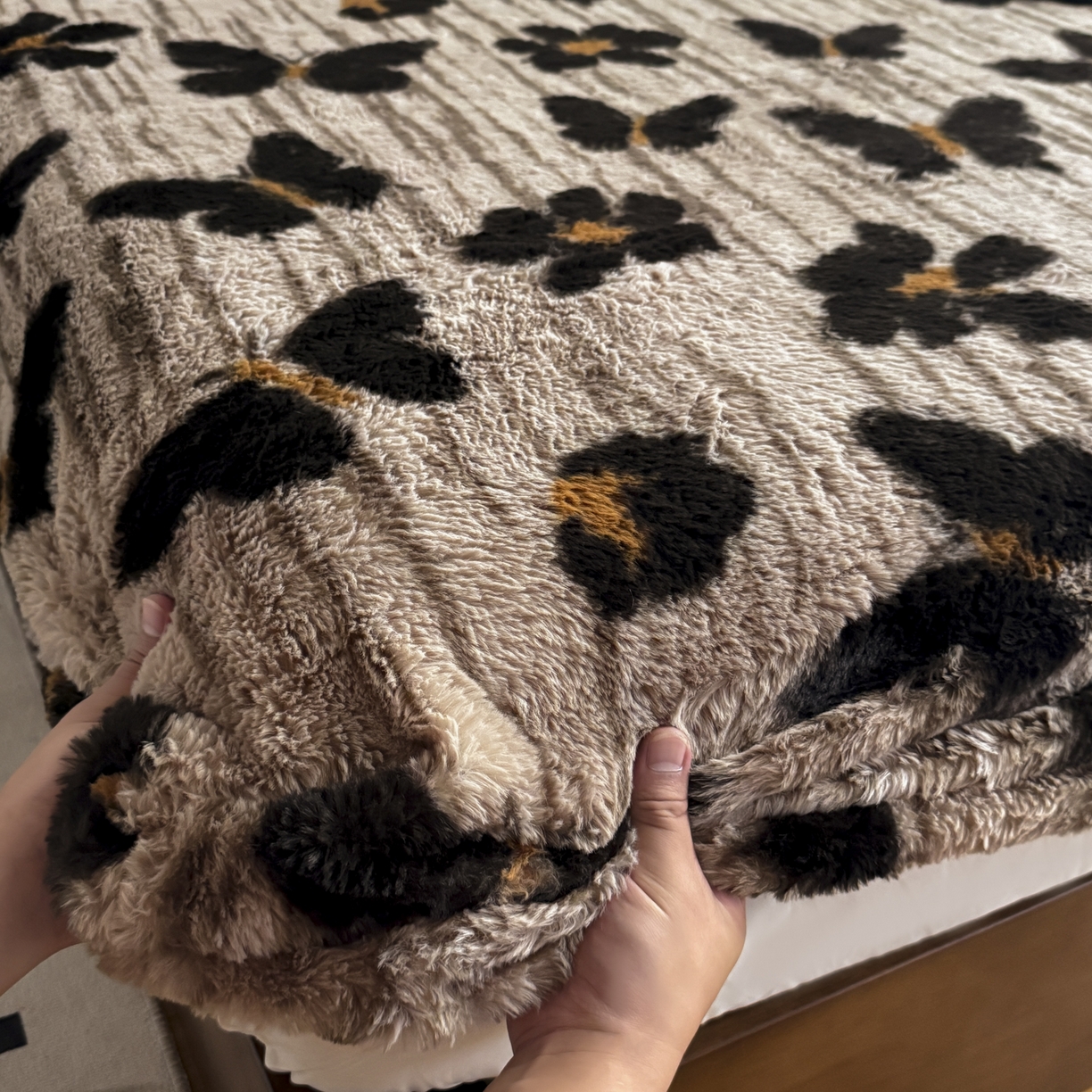 91家纺网 家纺一手货源 找家纺 新印象 2025新款兔毛绒保暖床笠系列 兔毛绒-蜜雅