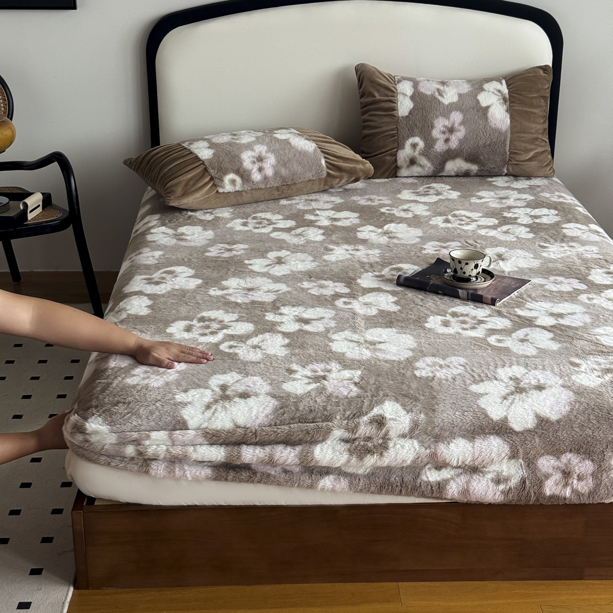 91家纺网 家纺一手货源 找家纺 新印象 2025新款兔毛绒保暖床笠系列 兔毛绒-浅栀