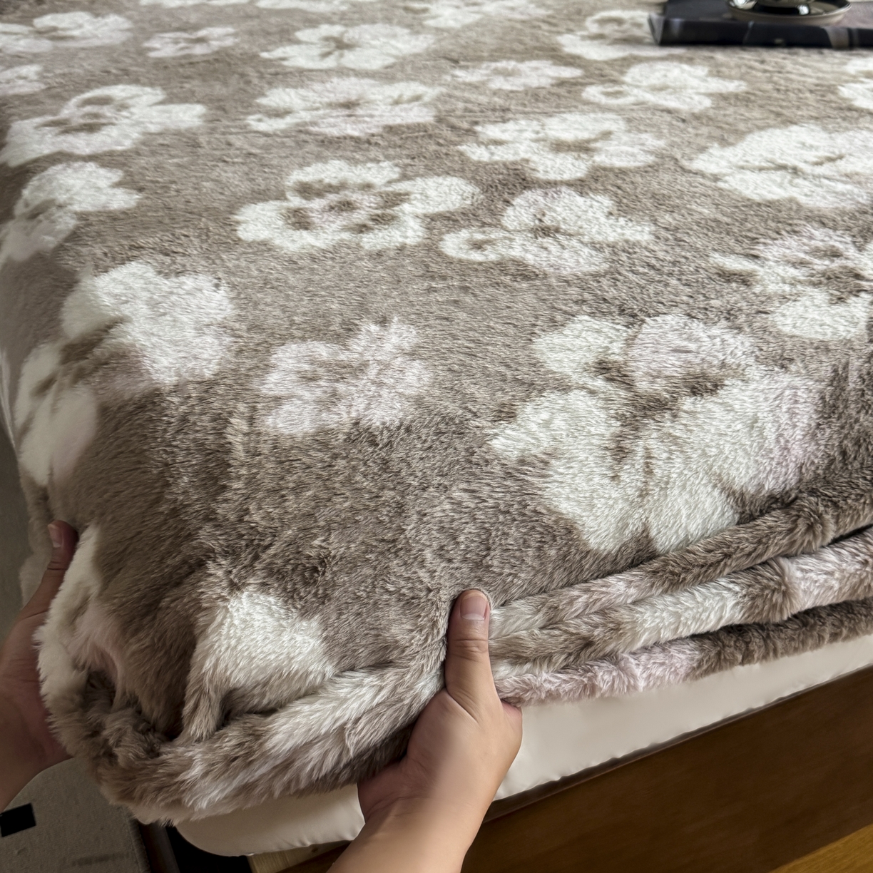 91家纺网 家纺一手货源 找家纺 新印象 2025新款兔毛绒保暖床笠系列 兔毛绒-浅栀