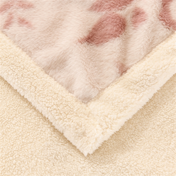 91家纺网 家纺一手货源 找家纺 恋绒家纺 2025新款美拉德风格双层毛毯休闲毯办公室毯子午睡毯 粉色树枝