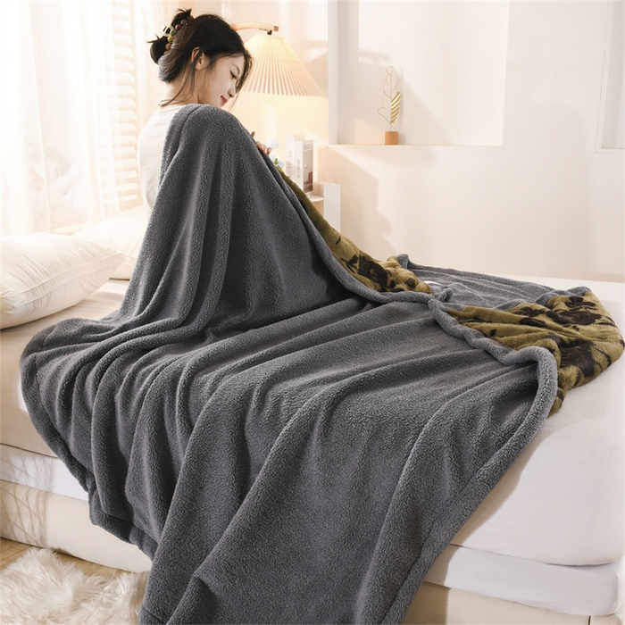 91家纺网 家纺一手货源 找家纺 恋绒家纺 2025新款美拉德风格双层毛毯休闲毯办公室毯子午睡毯 黑色玫瑰